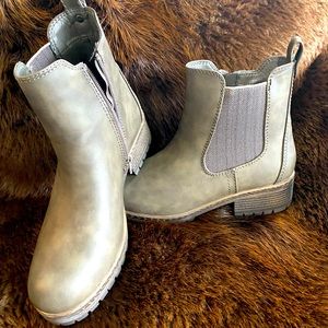 Maurices Anna Solid Chelsea Adventure Boot